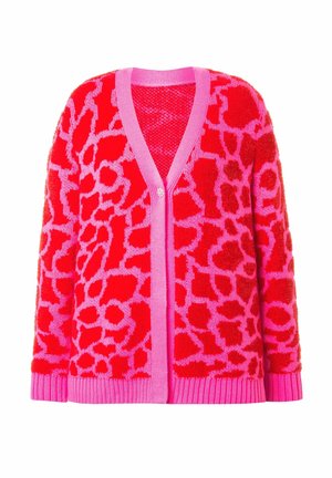 Czerwony i różowy teksturowany kardigan z wyrazistym, abstrakcyjnym wzorem, dekoltem w serek, prążkowanymi mankietami oraz zapięciem na guziki z przodu.