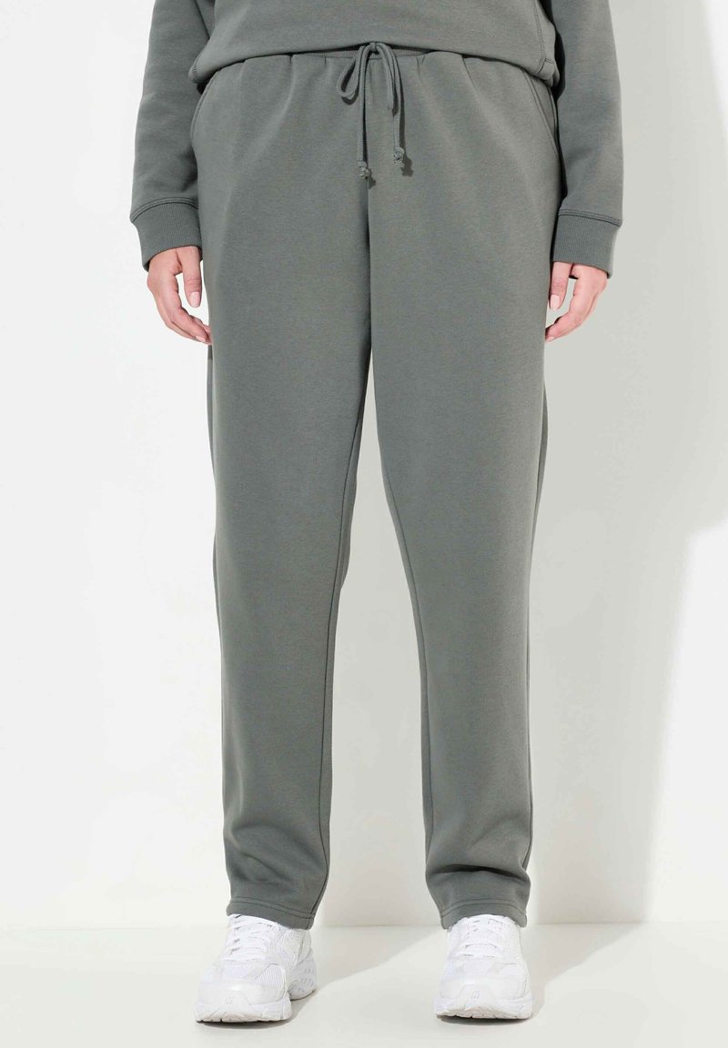 Ulla Popken KUSCHELWEICHE INNENSEITE ELASTIKBUND - Teplákové kalhoty - gray green