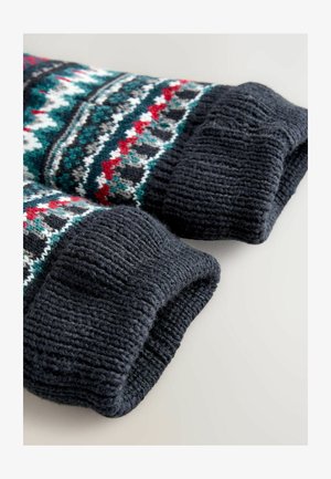 Pletené manžety svetrů v tmavě námořnické barvě s texturovaným žebrováním. Vícebarevná vzorovaná část obsahuje červené, zelené, bílé a šedé geometrické vzory.