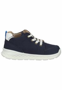 Marineblaue Sneaker mit weißer Sohle, runder Zehenform, weißen Schnürsenkeln und einem blauen Akzent an der Ferse. Aus glattem Material gefertigt.
