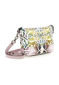 Borsa a tracolla con un design floreale e astratto colorato, dotata di chiusura con cerniera, tracolla regolabile rosa e dettagli in metallo.