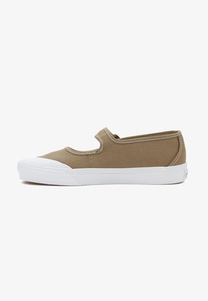 Baskets slip-on en toile beige à coupe basse avec semelle et embout en caoutchouc blanc, coutures blanches visibles, vue de profil sur fond blanc.