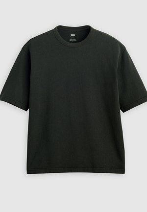 Zwart T-shirt met korte mouwen en ronde hals, losvallende pasvorm, getoond op een vlakke lichtgrijze achtergrond.