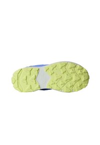 Suola di scarpe da trail running con una presa robusta e strutturata. La suola è principalmente gialla con accenti bianchi, caratterizzata da scanalature profonde per una buona trazione.