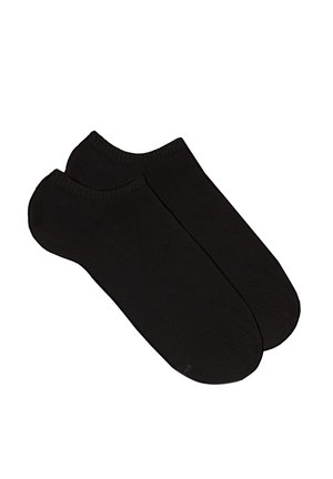Schwarze Knöchelsocken aus einem weichen Material, mit einer glatten Textur und einem klassischen Design sowie elastischen Bündchen für einen sicheren Sitz.