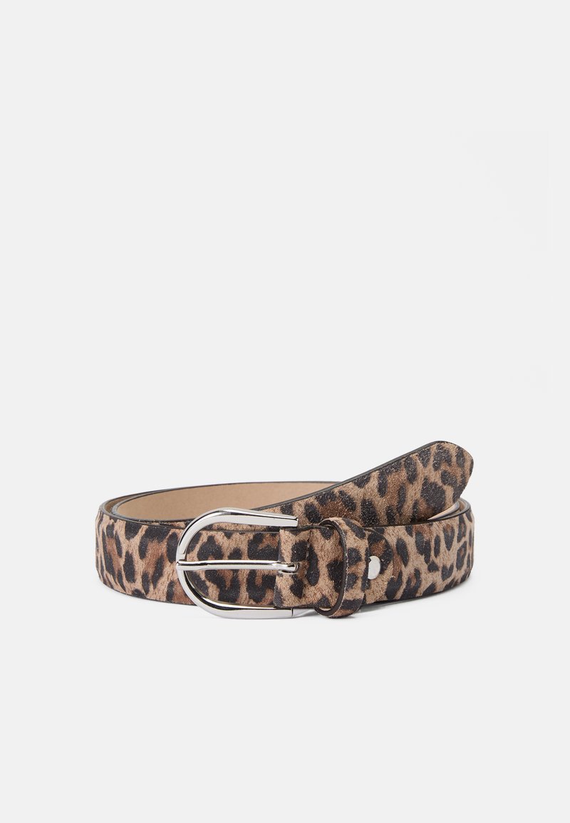 Lærrem med leopardmønster laget av mykt materiale med en sølvmetallspenne, med en glatt innerforing og et design i standard bredde.
