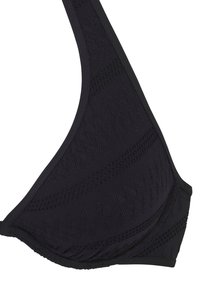 Top bikini nero con tessuto testurizzato caratterizzato da motivi geometrici e una forma triangolare. Spalline sottili con bordo liscio.