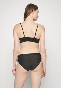 Triumph 2 PACK - Fecskék - black