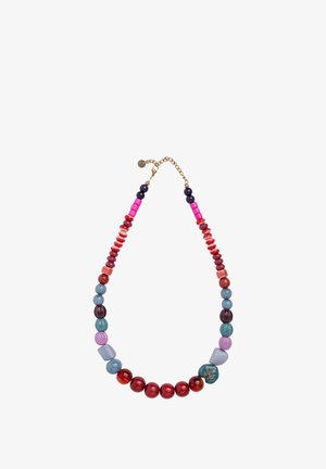 Colier din mărgele multicolore, cu mărgele rotunde, cilindrice și pătrate în roșu, albastru, violet și roz, cu accente de lanț auriu.