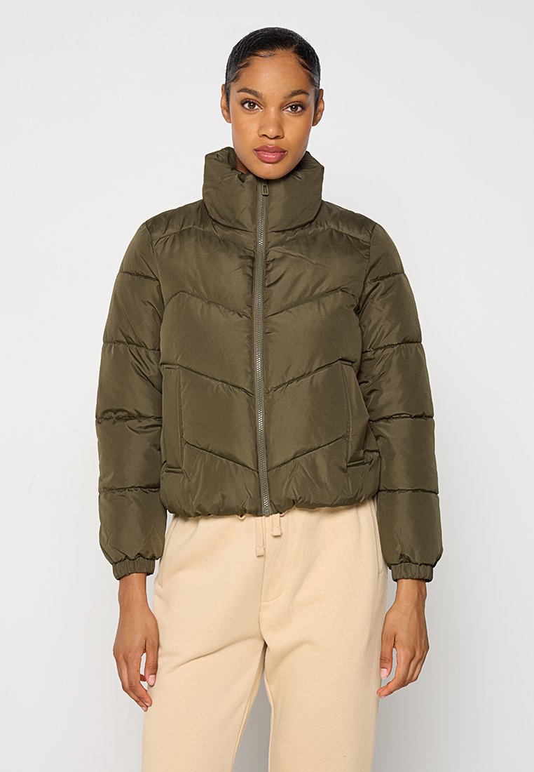 Vero Moda Petite Winterjacke grün