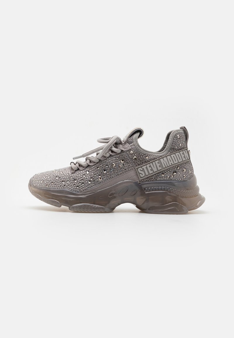 Graue Sneakers aus strukturiertem Stoff, verziert mit Strasssteinen, mit einer Gummisohle und einem seitlichen Logo. Rundes Schnürdesign.