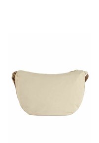Borsa a spalla in nylon beige con forma curva, chiusura a zip e un accento in pelle marrone su un lato. Texture liscia, design minimalista.