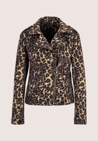 Luipaardprint jack met asymmetrische voorrits, ritszakken aan de zijkant en brede reverskraag op een neutrale achtergrond.