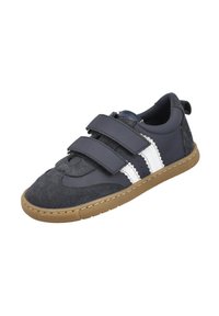 Zapatillas azul marino con tiras de Velcro, materiales de ante y sintéticos, acentos de franjas blancas, suela de goma, punta redonda, parte superior texturizada.