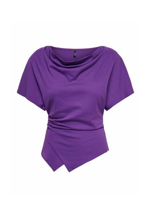 Blouse violette à manches courtes avec col drapé, ourlet asymétrique et détail froncé sur un côté.