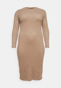 Beige geribbelde jurk met lange mouwen, een ronde hals, een getailleerde pasvorm en een textuurstof, tot halverwege de kuit.