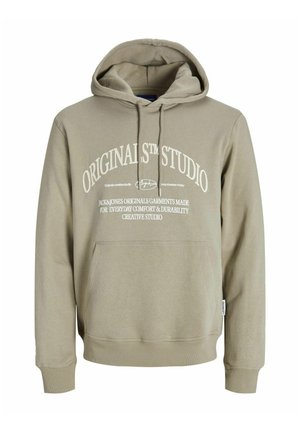 Khaki hættetrøje med en frontlomme til hænderne, ribbede manchetter og et stort hvidt trykt logo. Fremstillet af blødt, holdbart stof.
