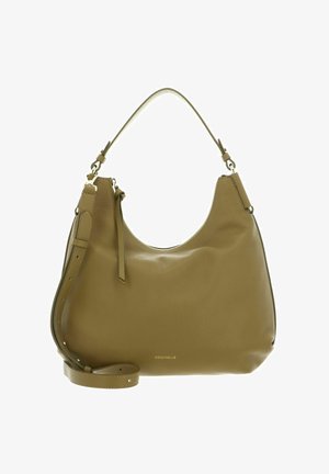 Sac bandoulière en cuir vert olive avec sangle réglable, poignée supérieure courbée et petit logo doré "Coccinelle" au centre avant.