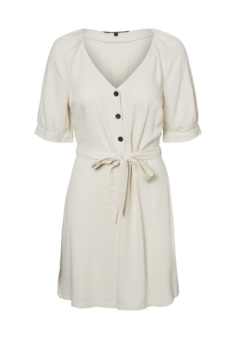 Vestido crema abotonado con escote en V, mangas cortas abullonadas, cinturilla con lazo y botones negros en la parte delantera. Tejido suave con una textura sutil.