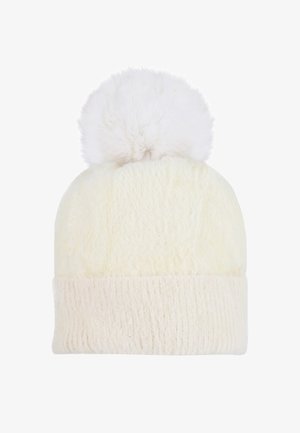 Beanie lavorato a maglia bianco con un morbido e peloso pom-pom sulla parte superiore. Leggermente rigato attorno al bordo inferiore. Aspetto complessivo soffice.