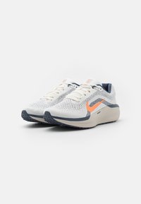 Nike Performance AIR WINFLO 11 - Silniční běžecké boty - sail/total orange/thunder blue/light iron ore/platinum tint