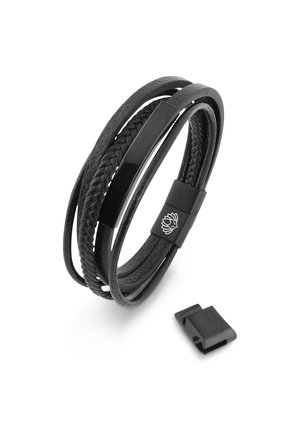 Czarna wielowątkowa skórzana bransoletka z plecionym detalem i magnetycznym zapięciem z małym białym logo lotosu, pokazana z odłączoną częścią zapięcia.