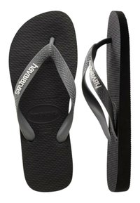 Chanclas negras con suelas texturizadas y correas de goma gris; las correas tienen un patrón tejido y el nombre de la marca "Havaianas" impreso en blanco.