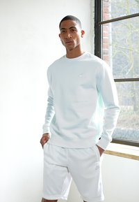 Nike Sportswear CRW - Camisola - barely green