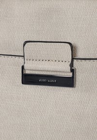 Gerry Weber BE DIFFERENT - Handbag - bleached sand