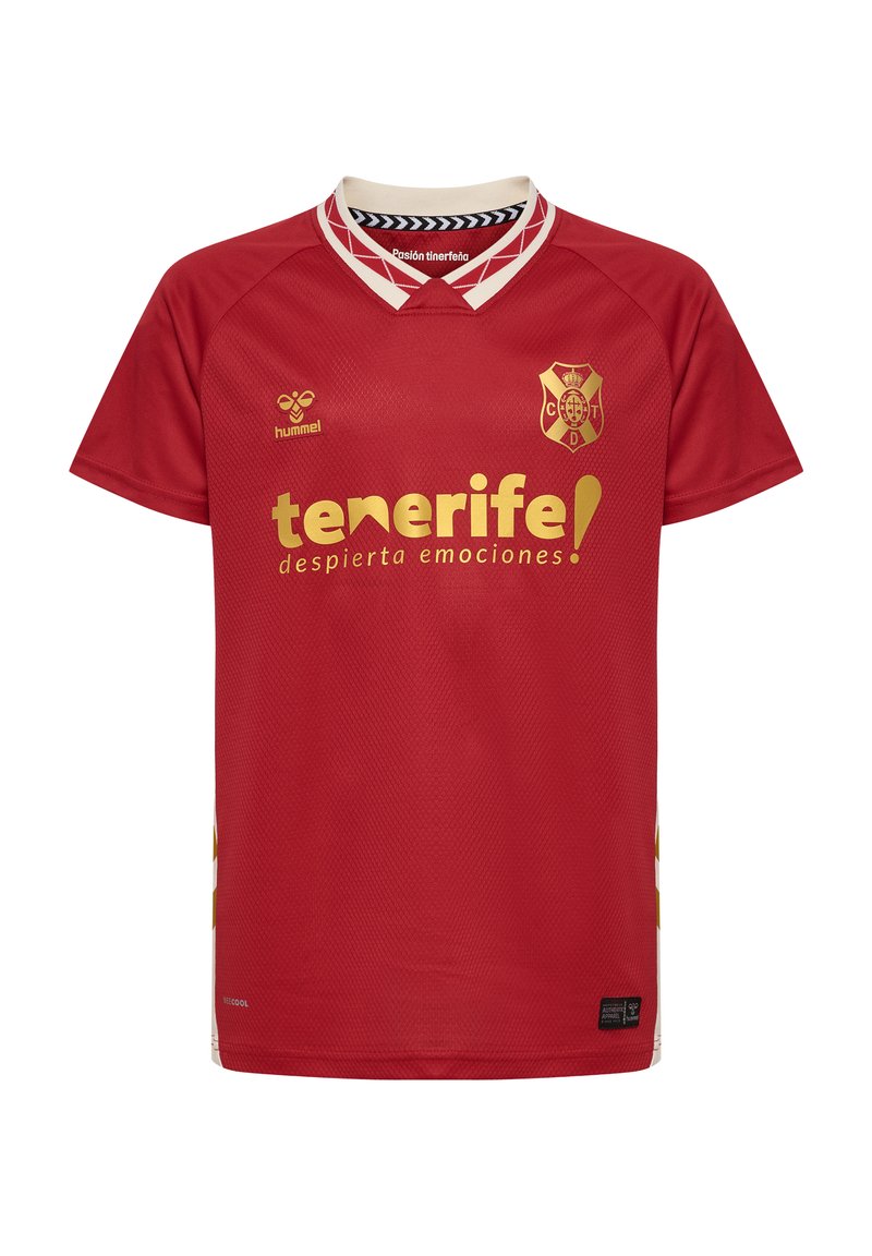 Rode sporttrui met korte mouwen. Heeft een V-hals, gouden logo's en een textuurstof. De tekst zegt "tenerife!" in vette gouden letters.