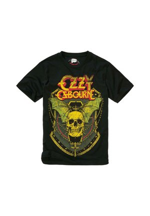 Čierne bavlnené tričko s žltým a červeným grafickým dizajnom lebky s netopierími krídlami, obklopené dekoratívnymi prvkami.