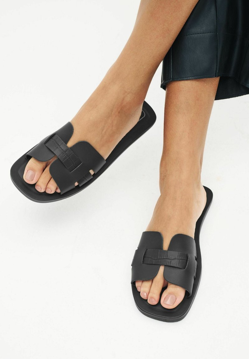 Next FOREVER COMFORT - Papuci - black croc effect