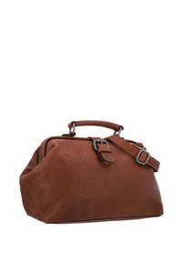 Bruine leren reistas met een gestructureerd ontwerp, bovenhandvat, verstelbare schouderriem en metalen accenten. Gladde textuur.