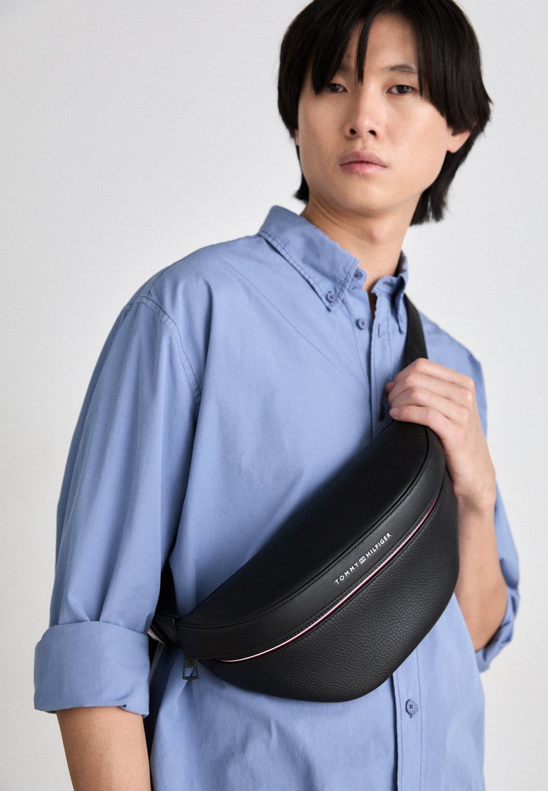 Tommy Hilfiger BUMBAG - Bum bag - black - Zalando.co.uk