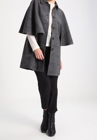 mint&berry Poncho - grey