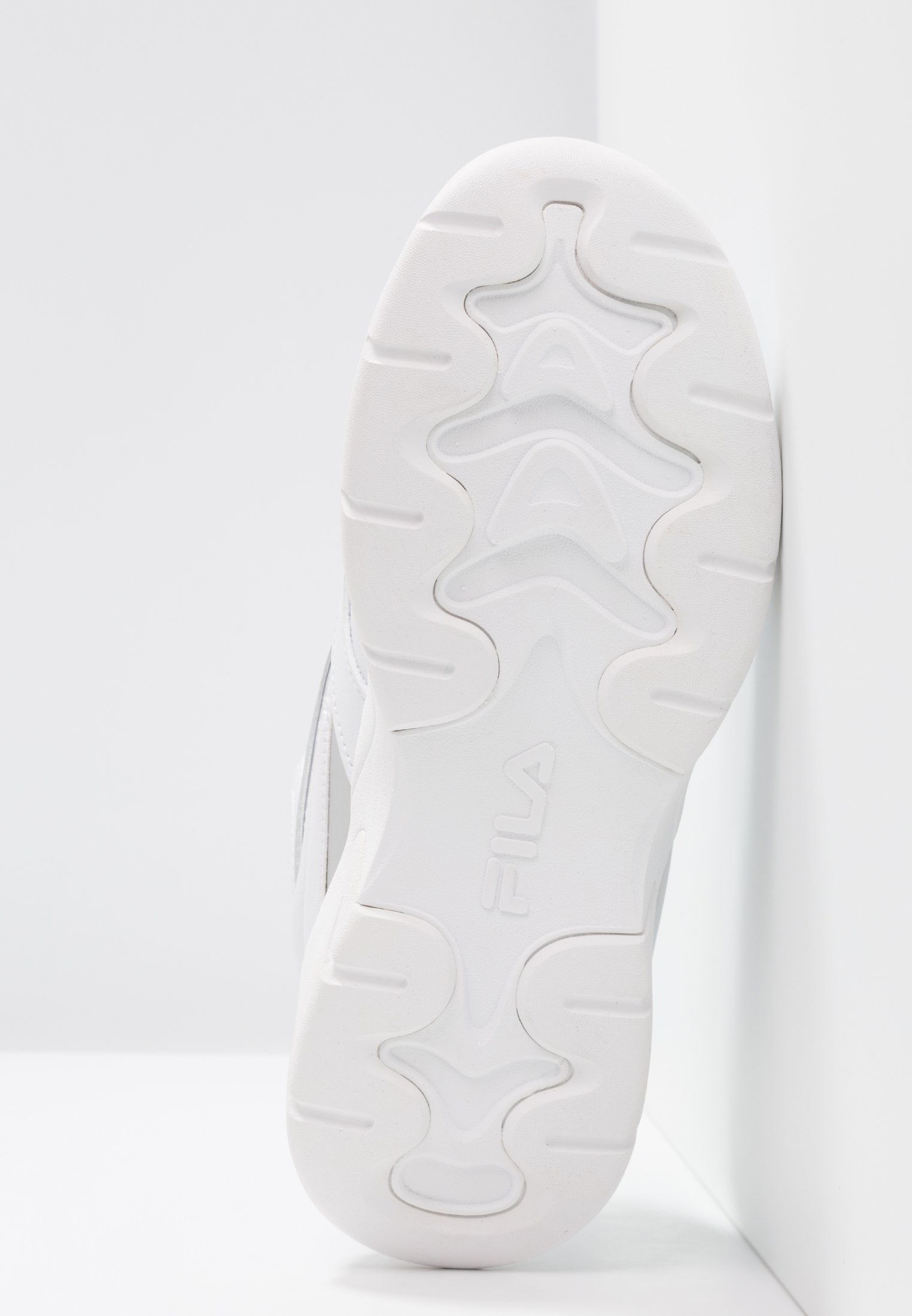 Fila RAY Joggesko whitesilverhvit Zalando.no Fila RAY Joggesko whitesilverhvit Zalando.no