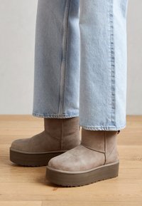 UGG Botki na platformie