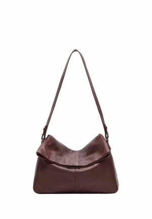 Borsa a tracolla in pelle marrone scuro con una singola cinghia e un design morbido e semirigido con chiusura a risvolto.