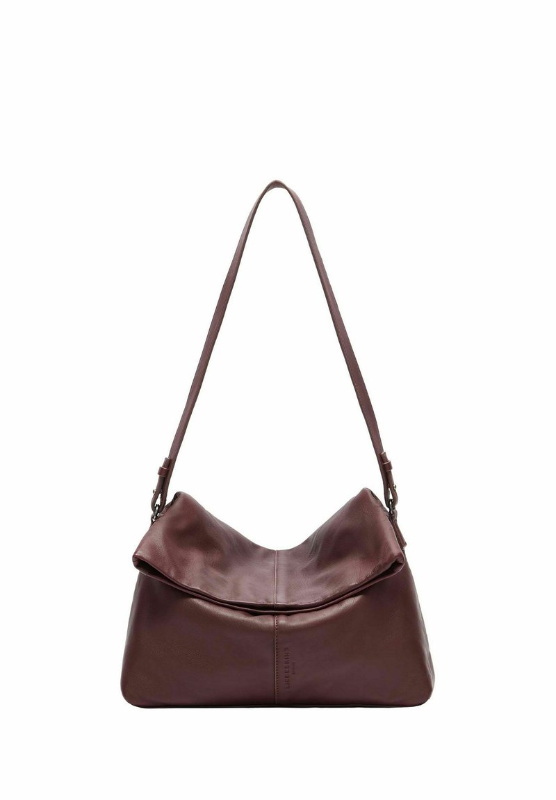 Sac à bandoulière en cuir marron foncé avec une bandoulière unique et un design souple et décontracté à rabat.