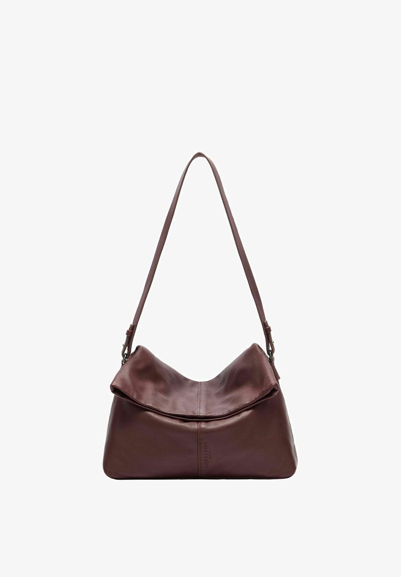 Donkerbruine leren schoudertas met een enkele band en een zachte, nonchalante overslag.