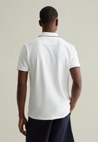 Thumbnail Image 3