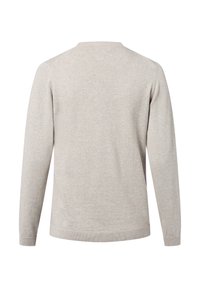Pull léger gris fabriqué en maille douce, avec des manches longues et un col rond. Ourlet et poignets côtelés avec une texture lisse.