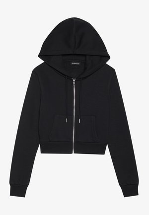Sweatshirt corta preta feita de algodão macio, com um fecho frontal, dois bolsos tipo bolsa e punhos canelados com capuz ajustável.