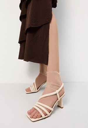 Z KWADRATOWYM NOSKIEM - Sandals - light beige