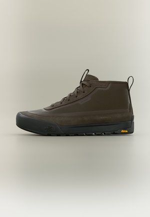The North Face, CLYFFE MID INSULATED WP UNISEX - Маратонки - dark chestnut/black