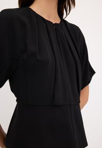 adL ZIPPER DETAILED - Bluse - black