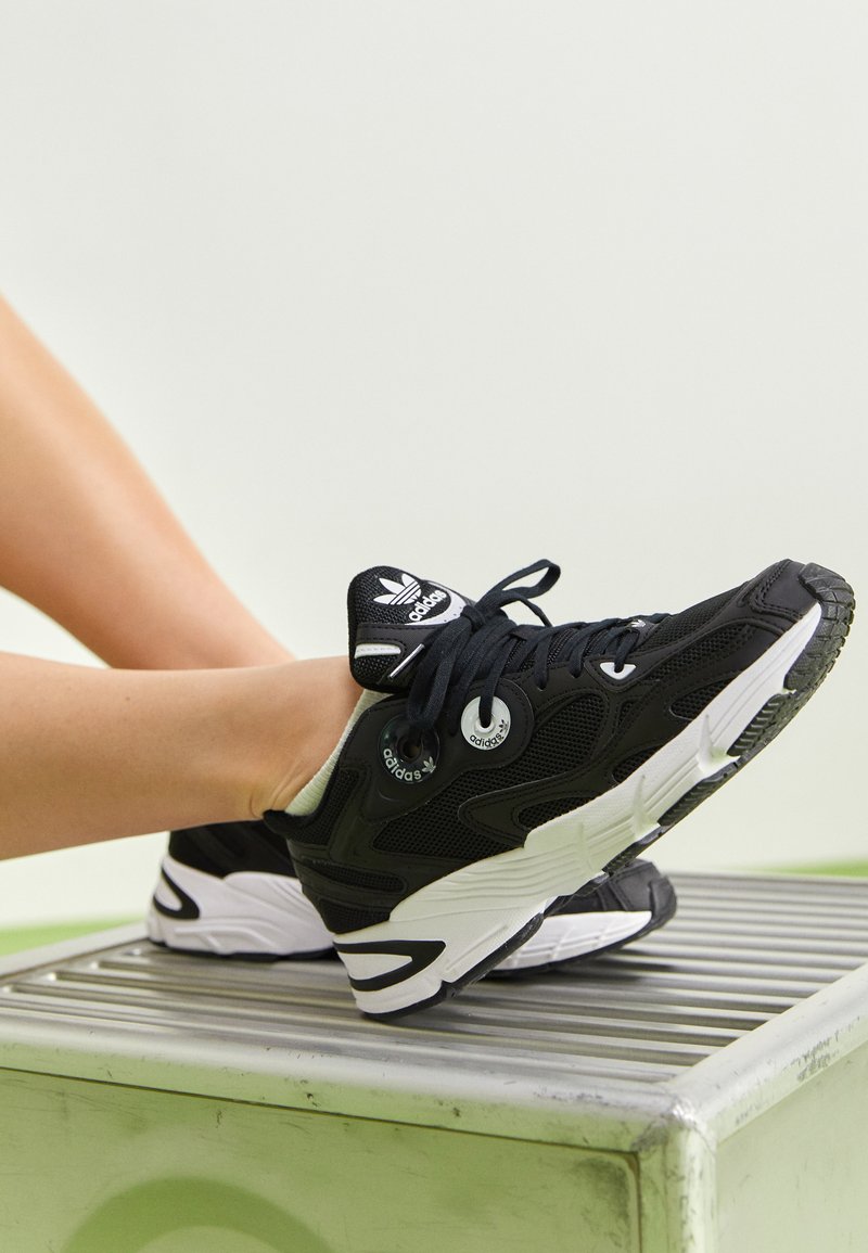 adidas astir shoes black