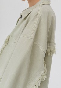 PULL&BEAR Chaqueta vaquera - green