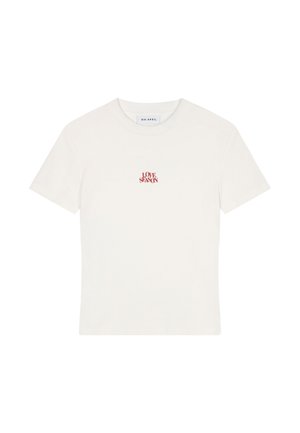 Maglietta bianca in cotone con maniche corte e scollo a girocollo. Presenta una piccola scritta grafica rossa "LOVE SEASON" sul petto.