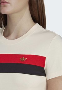 adidas Originals CHIC TEE - Marškinėliai su spaudiniu - beige